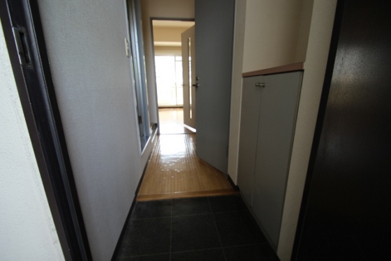 玄関　※別号室の写真です