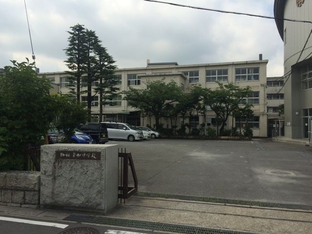 中学校　草加中学校（中学校）まで587m