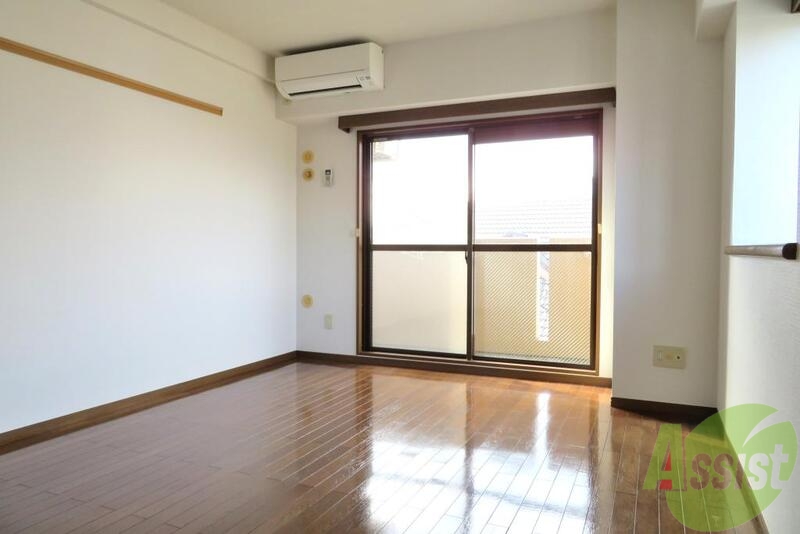 その他部屋・スペース　フローリングにベッドを置けば寝室の完成ですね