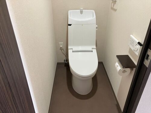 トイレ　温水洗浄便座