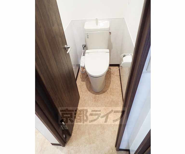 トイレ　ウォシュレットつきです。