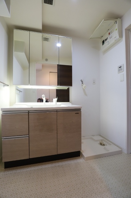 洗面設備　反転