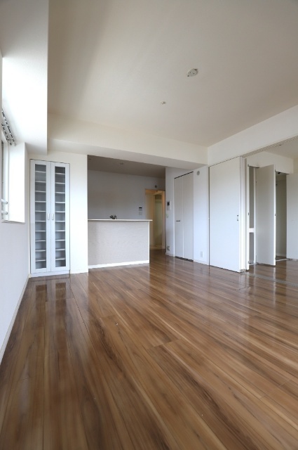 居室・リビング　反転