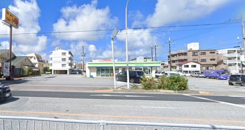 コンビニ　ファミリーマート銘苅三丁目店（コンビニ）まで209m