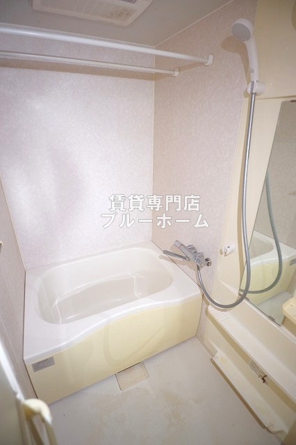 バス・シャワールーム　ピカピカのお風呂！