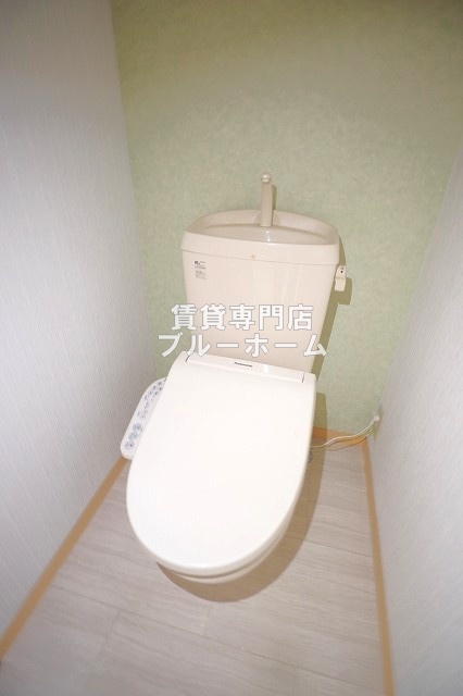 トイレ　温水洗浄機能付き便座！