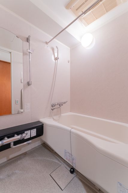 バス・シャワールーム　※別部屋の参考写真です。