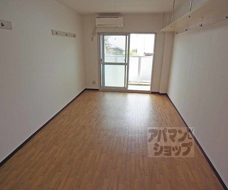 居室・リビング　９帖の洋室です。