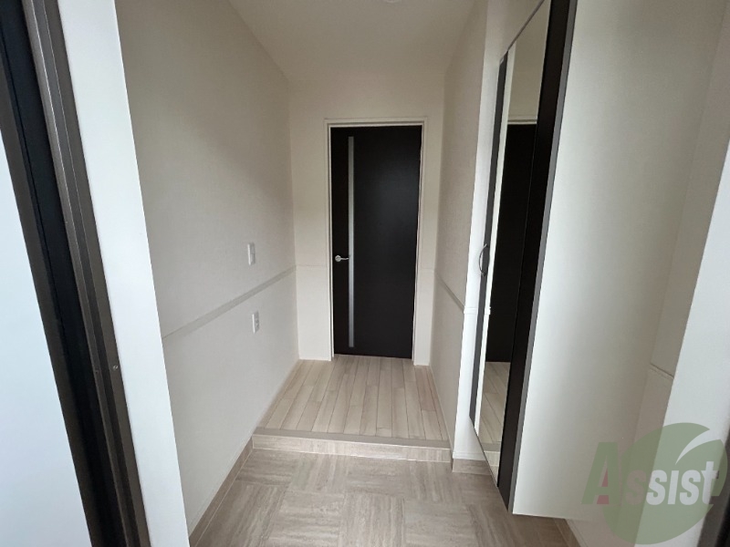 玄関　玄関から撮影しました。敷居が高くなくて安心ですね。