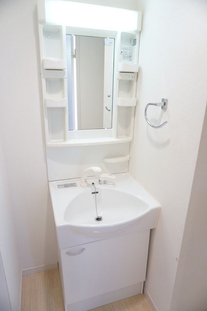 洗面設備　★シャワー付き洗面化粧台です★