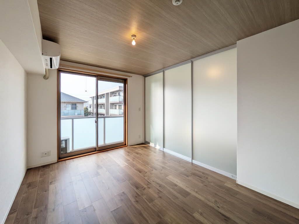 居室・リビング　リビングにはエアコンがついております。洋室との間にはスライ…