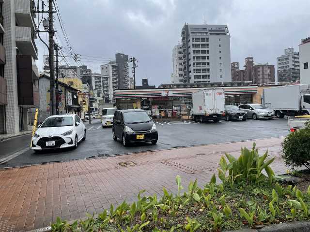 コンビニ　セブン－イレブン小倉馬借３丁目店（コンビニ）まで51m