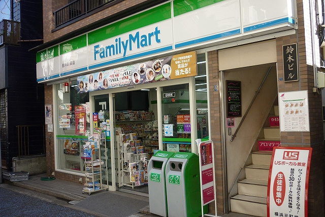 コンビニ　ファミリーマート　鈴木石川町店（コンビニ）まで24m