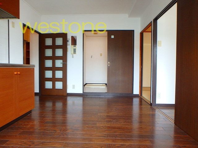 居室・リビング　明るいリビング