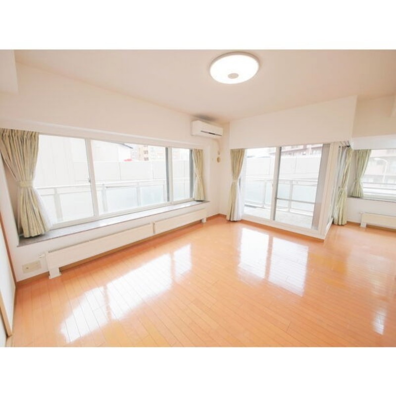 居室・リビング　広々リビングスペースございます！