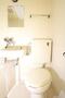 トイレ　落ち着いた色調のトイレです