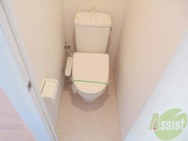 トイレ　トイレには快適な温水洗浄便座付