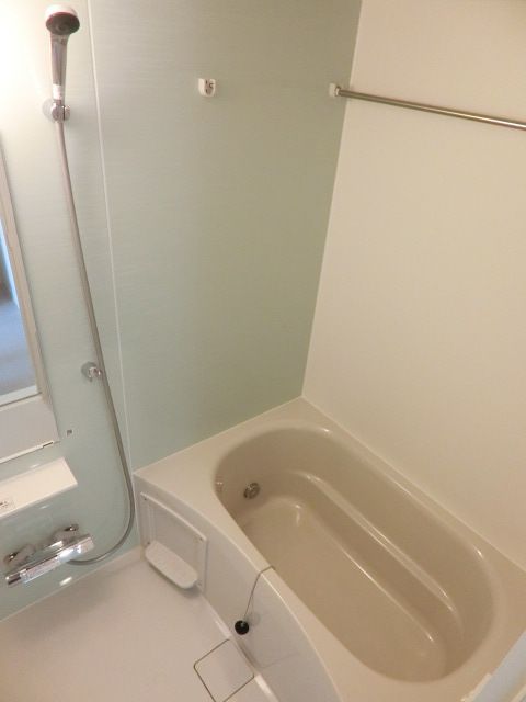 バス・シャワールーム　追焚、浴室乾燥機付きのバスルームです