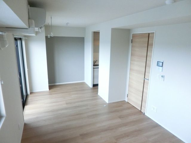 その他部屋・スペース　室内に物干しを設置してあるお部屋です