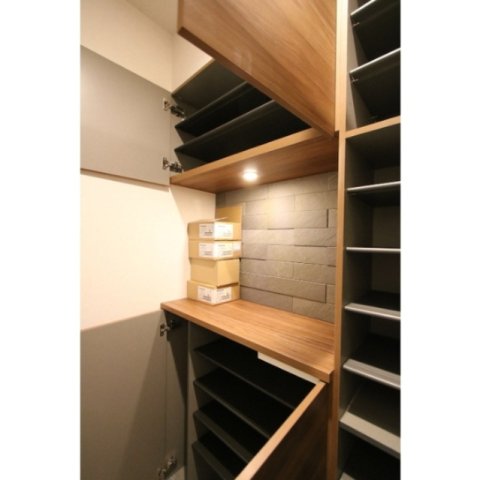 玄関　※別部屋参考写真