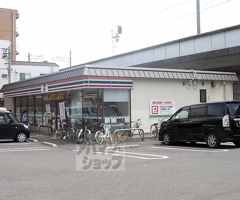 コンビニ　セブンイレブン西小路丸太町店（コンビニ）まで400m