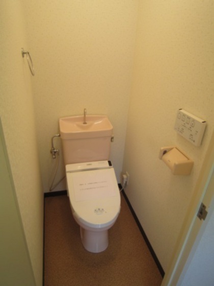 トイレ　※掲載写真は同マンション別部屋参考写真となります。