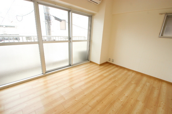 居室・リビング　※別号室の写真です