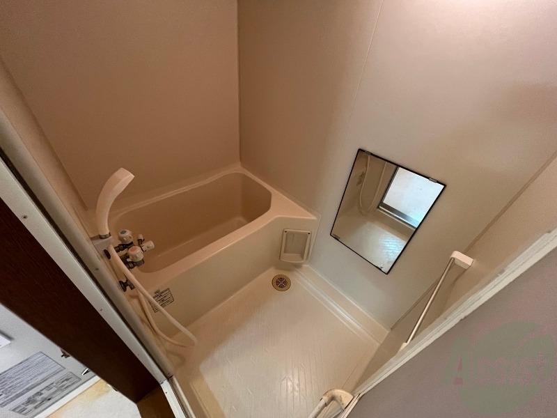 バス・シャワールーム　ユニットバスです。疲れを癒すのに欠かせませんね！