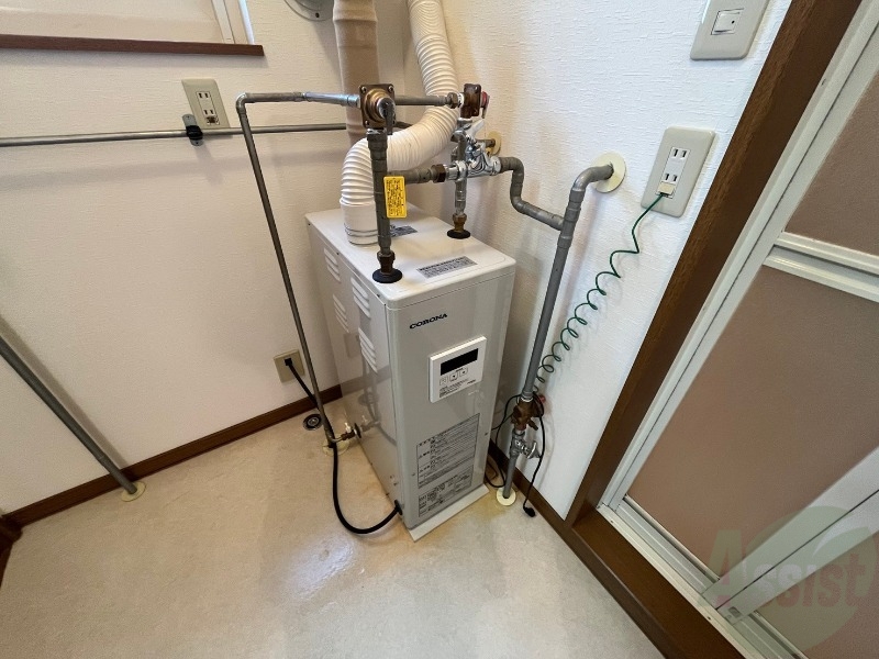 その他設備　給湯器は簡単操作で温度調整ができますよ。