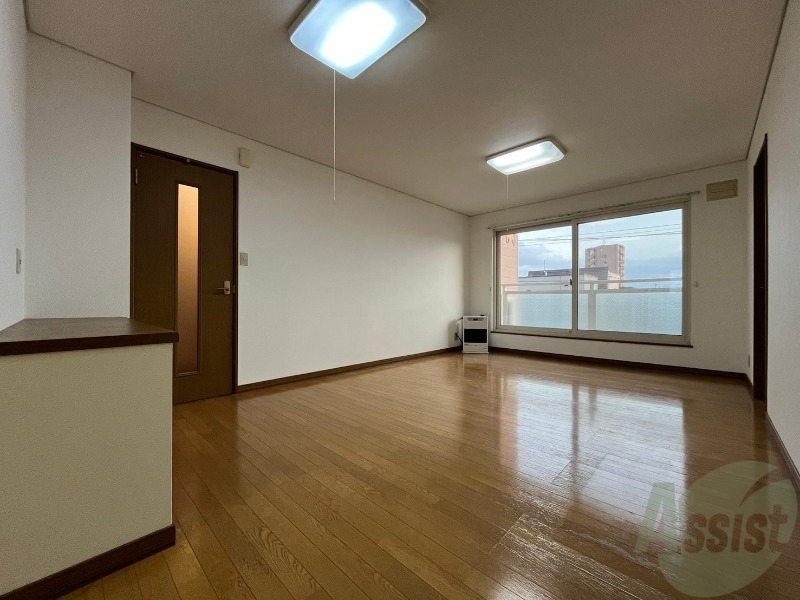 居室・リビング　広くてキレイなお部屋が広がっていて、充実した生活が送れそう。