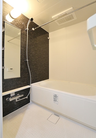 バス・シャワールーム　１日の汗や疲れはこちらで癒してください