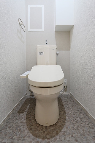 トイレ　嬉しい温水洗浄便座機能付き