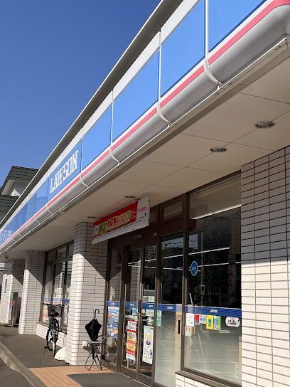 コンビニ　ローソン札幌琴似3条店（コンビニ）まで370m