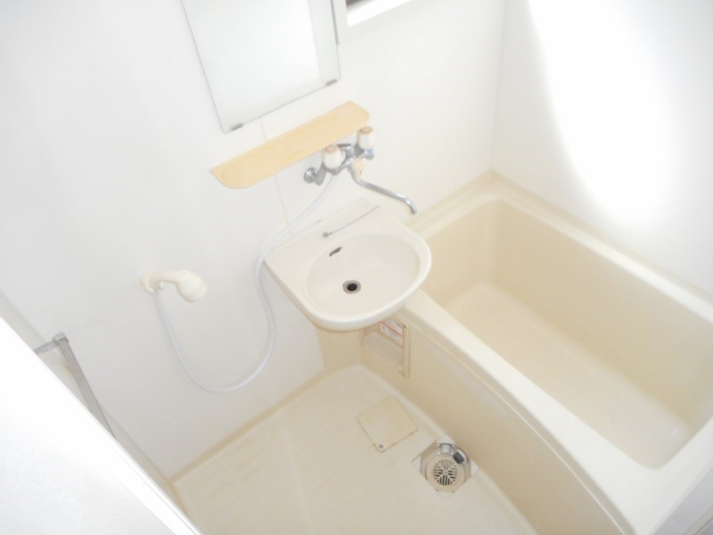 バス・シャワールーム　バス※他号室の参考写真となります。