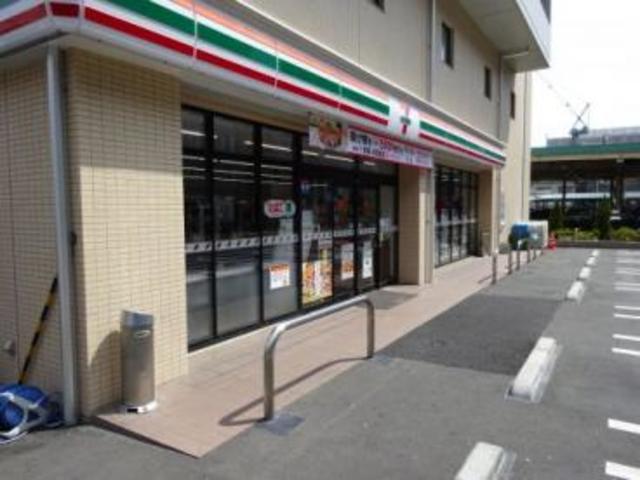 コンビニ　セブンイレブン初台店（コンビニ）まで241m