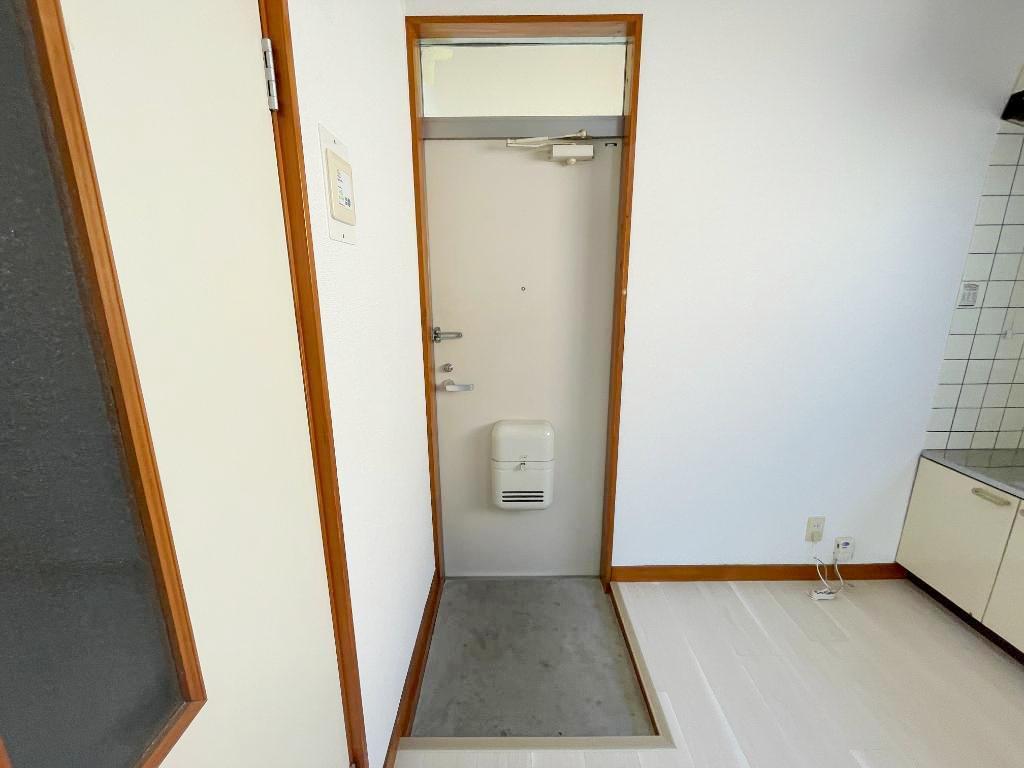 コーポ庄清4の玄関写真