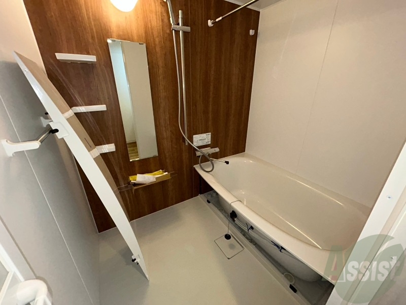 バス・シャワールーム　バスルームはこちらです。広々としてゆったり休めます。