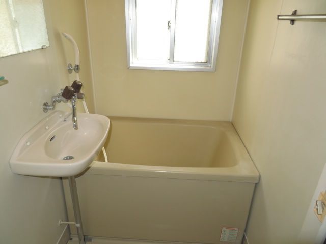 バス・シャワールーム　【浴室】窓付きお風呂