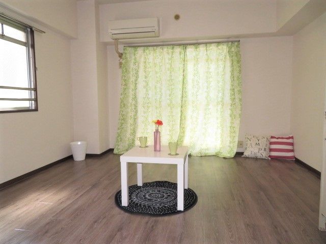 居室・リビング　【洋室】広々９．５帖（同タイプの別部屋の写真です）