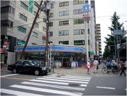 コンビニ　ローソン吹田豊津中学校前店（コンビニ）まで159m