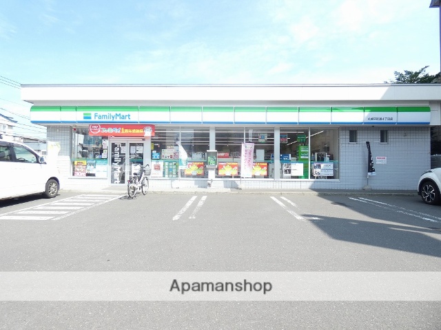 コンビニ　ファミリーマート（コンビニ）まで854m