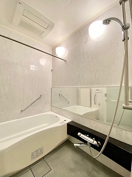 バス・シャワールーム　※別部屋の参考写真です。