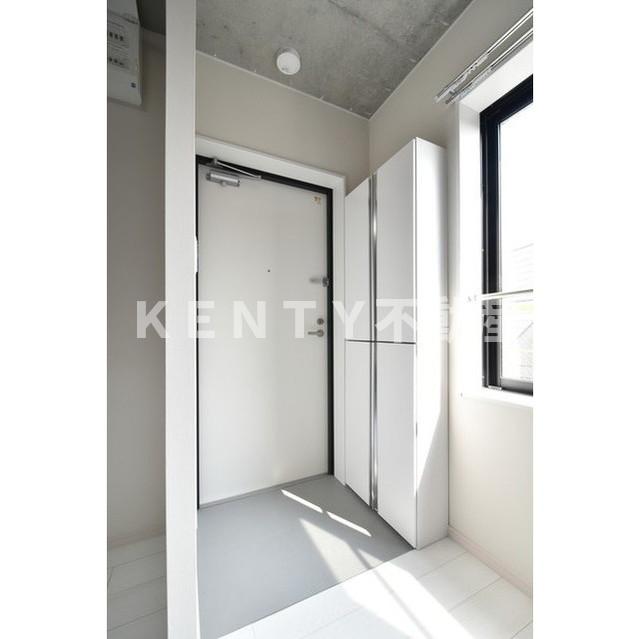 玄関　収納もある玄関です