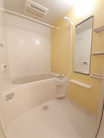 バス・シャワールーム　落ち着いた空間のお風呂です