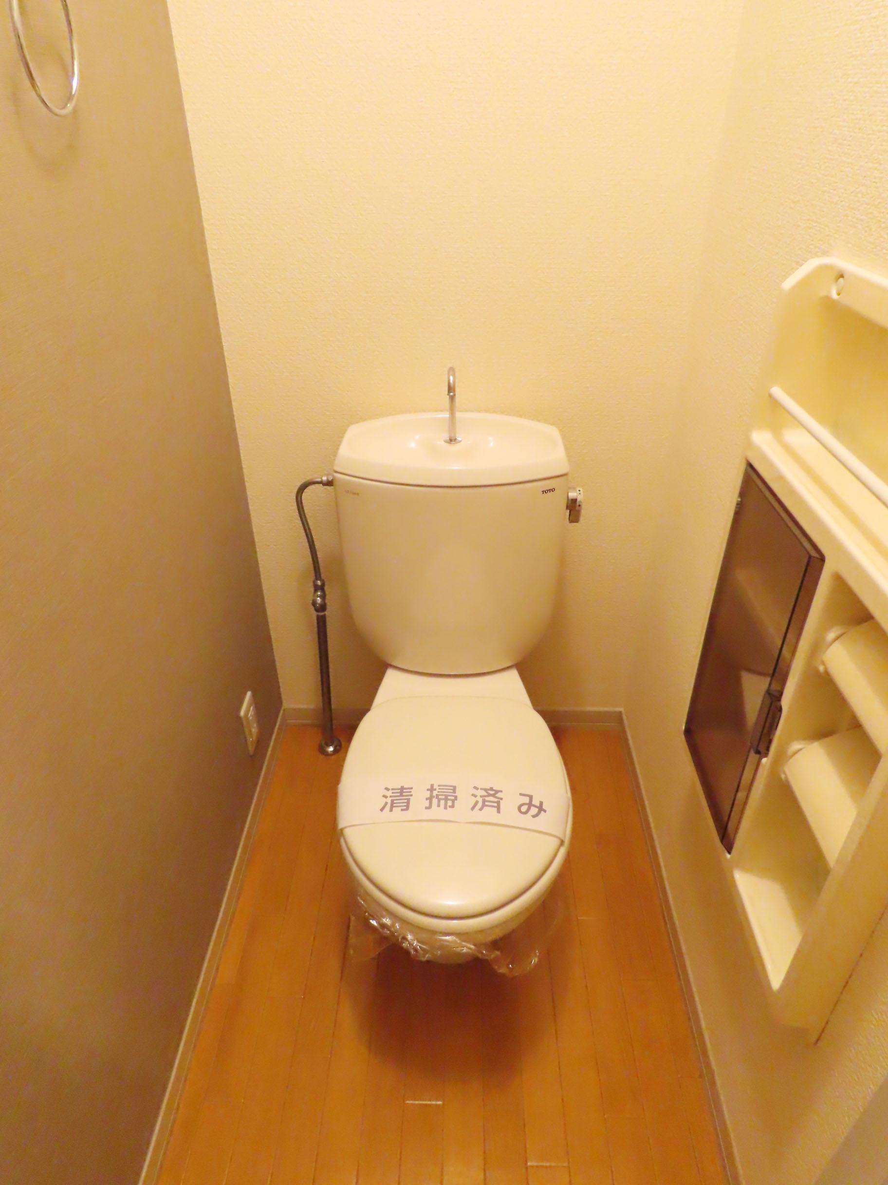 トイレ　温水シャワー付トイレに変わっています