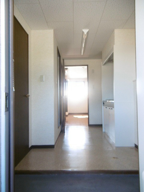 玄関　※写真は204号室です(参考)