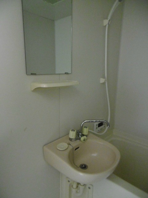 洗面設備　※写真は204号室です(参考)