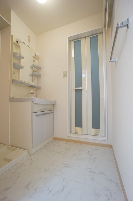 洗面設備　脱衣所広々