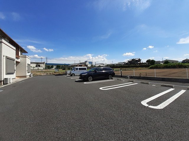 駐車場　駐車場に車を止められます