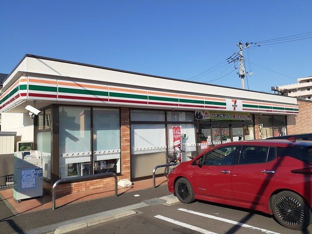 コンビニ　セブンイレブン（コンビニ）まで514m